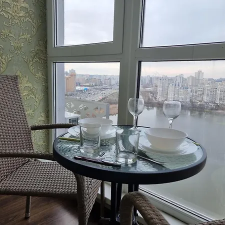 Fantastic View, Поруч З Метро! *